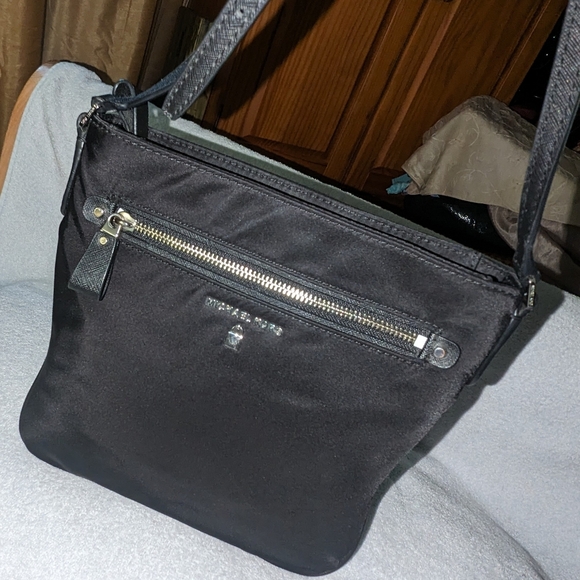 Michael Kors Kelsey crossbody bag. - Picture 4 of 16